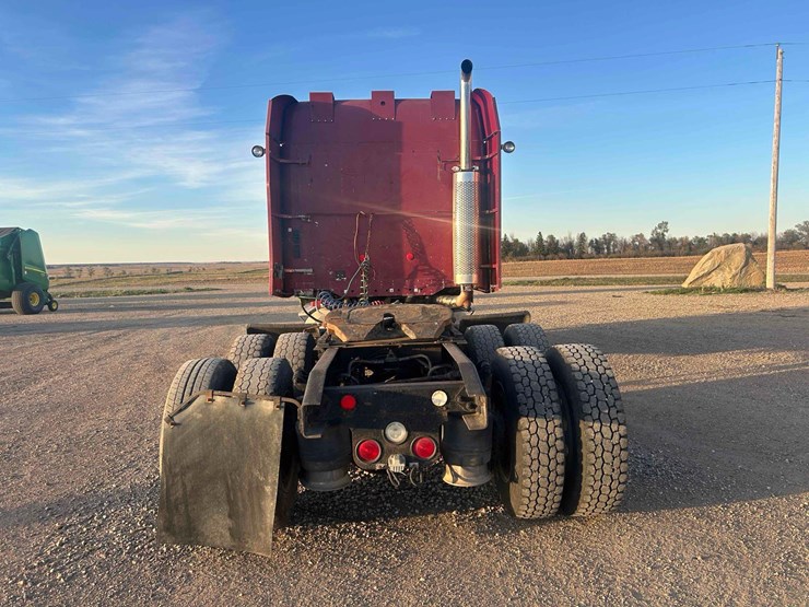 2007-freightliner-columbia-120-image-4