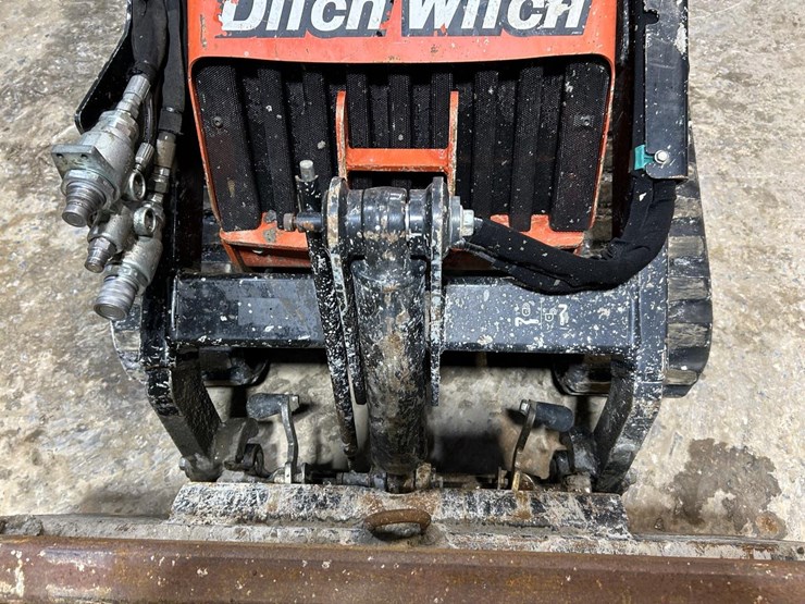 2019-ditch-witch-sk800-image-10