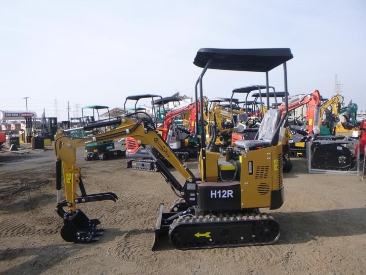 agt-h12r-hydraulic-excavator-image-5