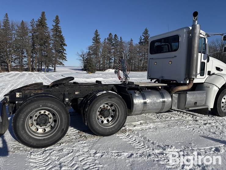2010-peterbilt-384-image-18