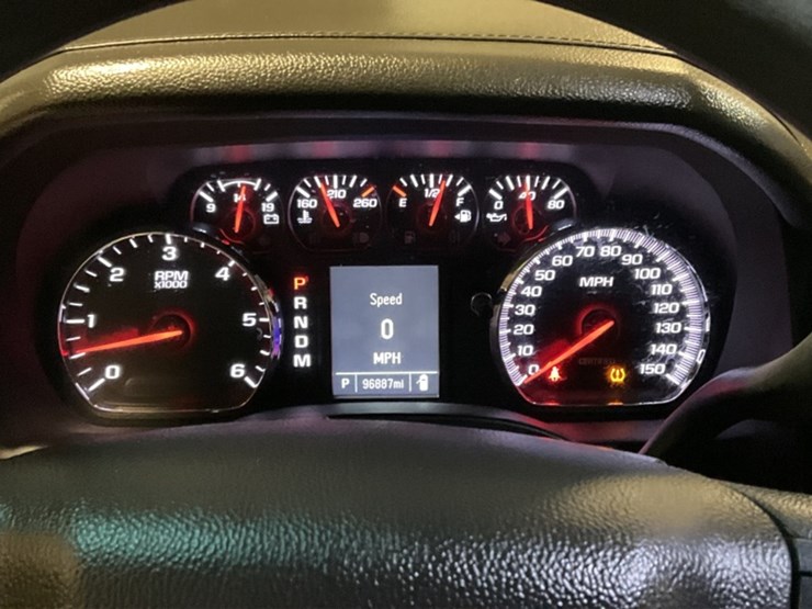 2015-chevrolet-tahoe-image-18