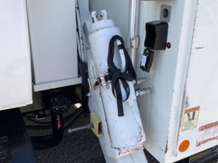 2009-international-7400-image-10