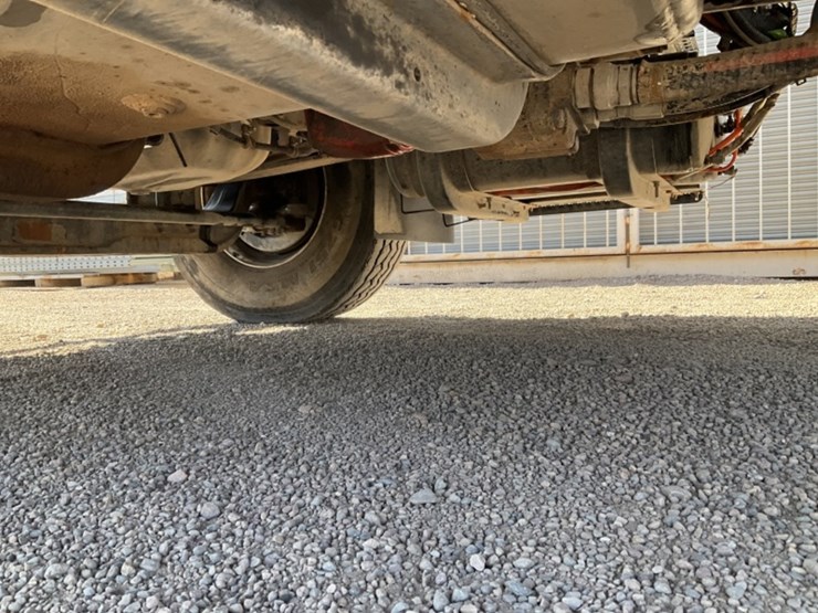 2010-international-7600-image-37