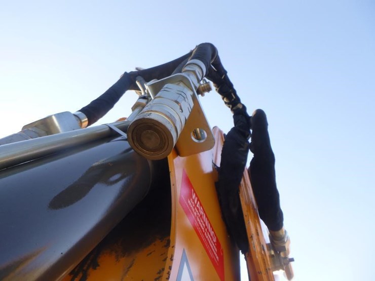 2018-case-580sn-image-29