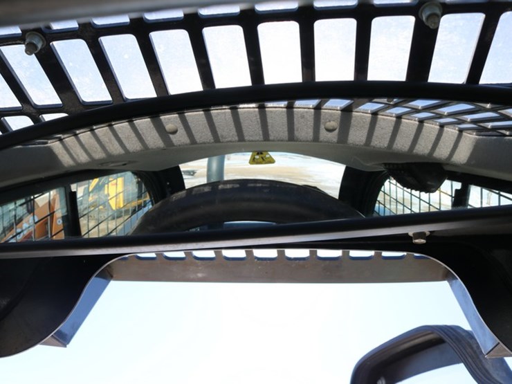 2023-new-holland-c332-image-14