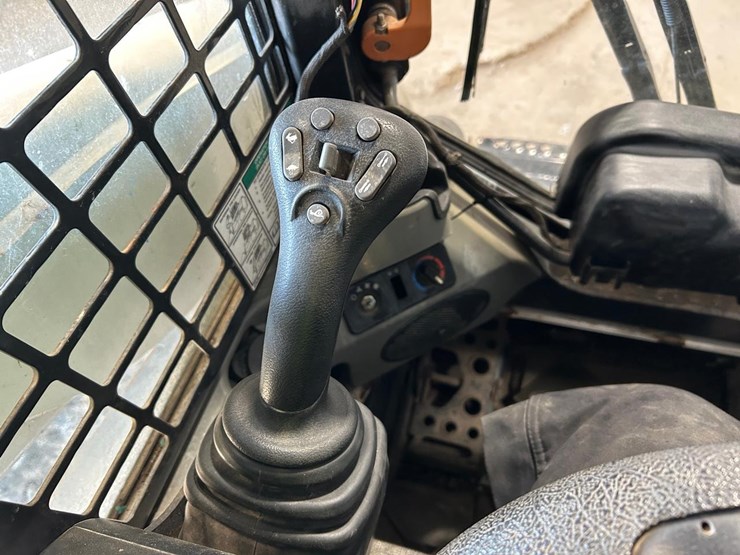 2016-bobcat-t870-image-23