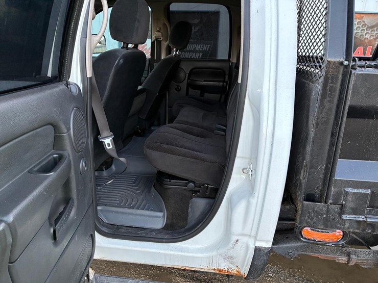 2005-dodge-2500-image-22