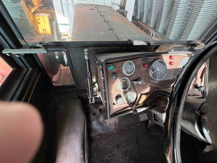 1979-versatile-835-image-38