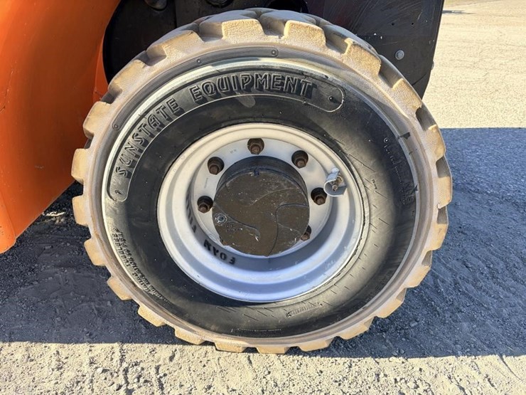 2015-jlg-g5-18a-image-12