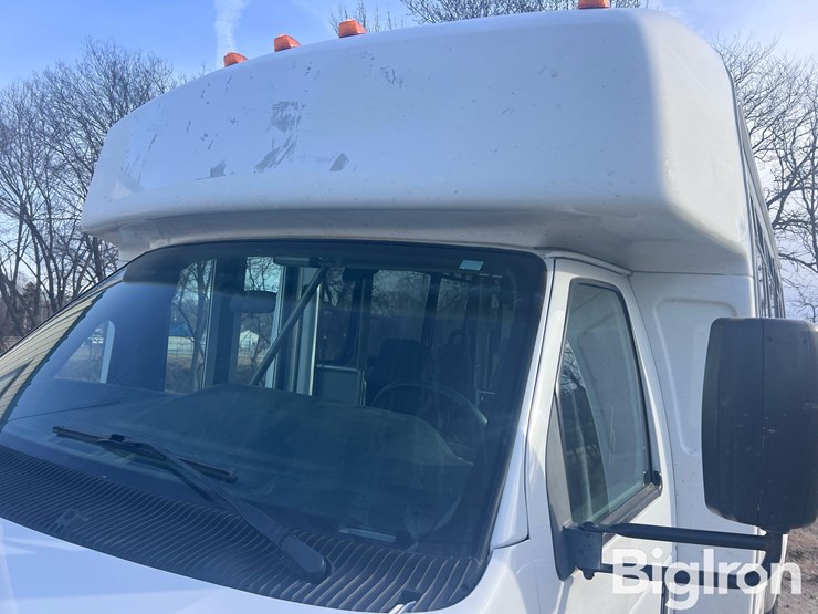 2011-ford-e450-image-17