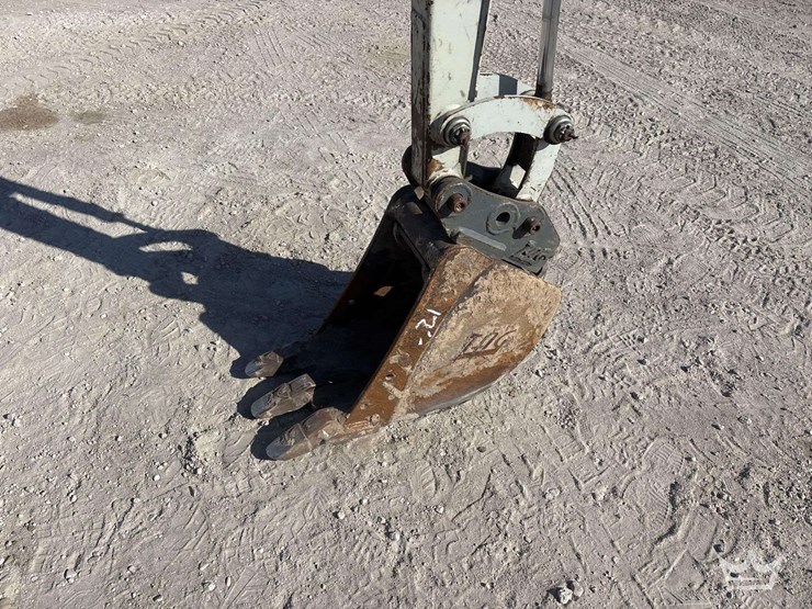 2011-takeuchi-tb016-mini-excavator-image-9