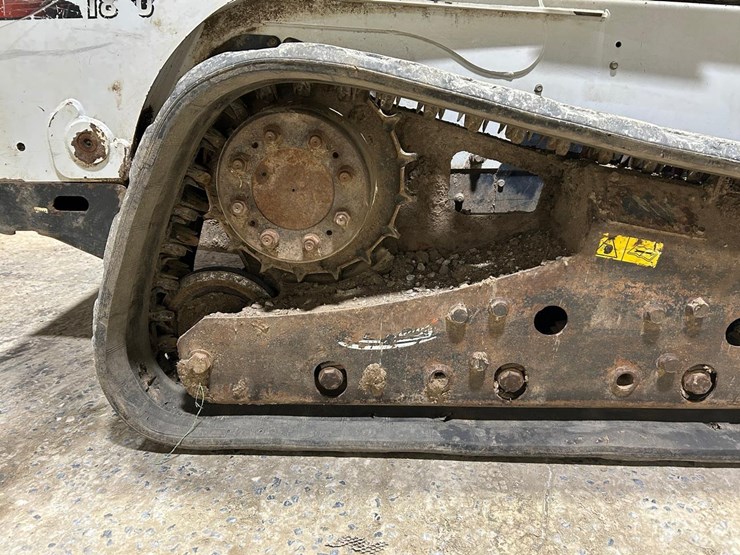 2015-bobcat-t870-image-13