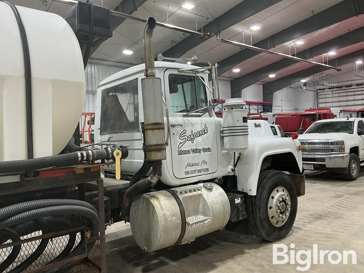 1985-mack-r688st-image-11