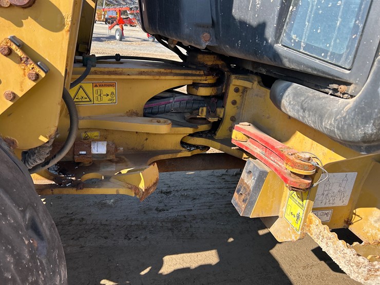 2021-caterpillar-906m-image-12