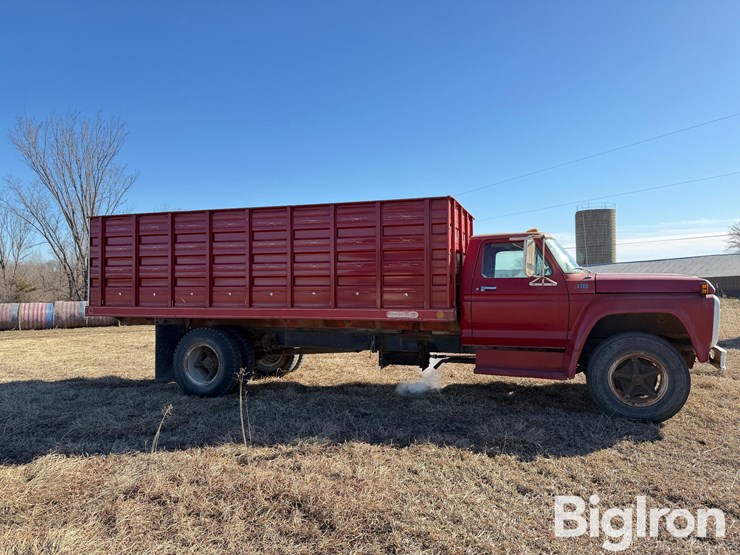 1975-ford-f700-image-5