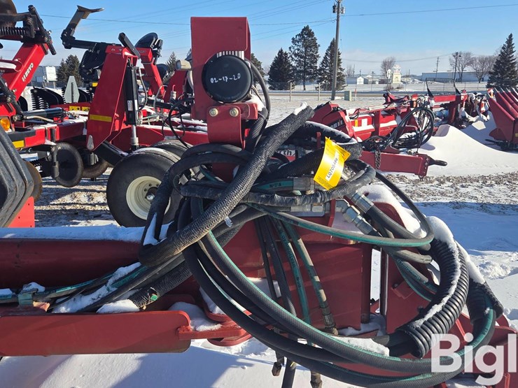 2014-case-ih-1255-image-12