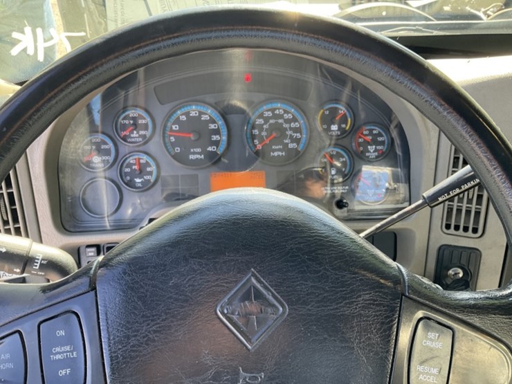 2009-international-7400-image-26