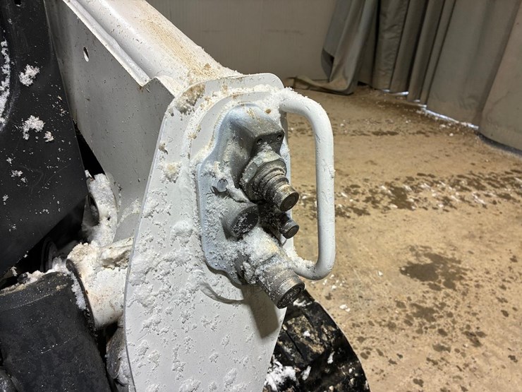 2022-bobcat-t770-image-11