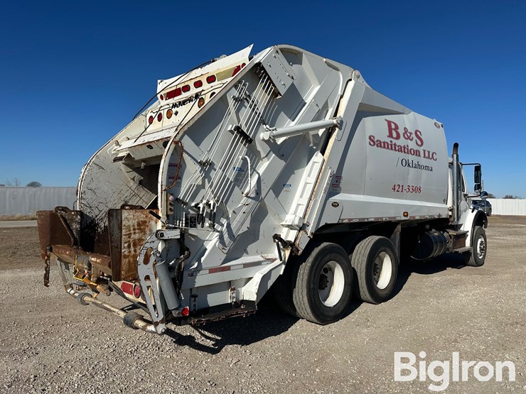 2015-freightliner-m2-106-image-5