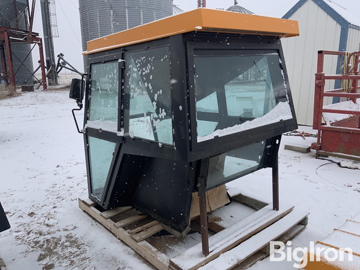 valmet-tractor-cab-&-hood-image-7