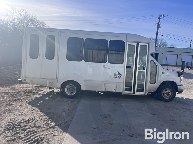 2011-ford-e450-image-4