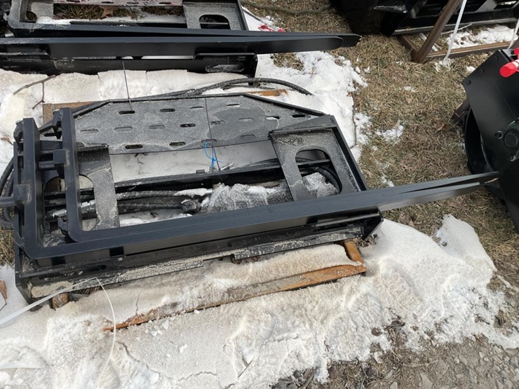 skid-steer-side-shift-fork-sf60,-2645-lbs-capacity,-60-inch-length-image-1