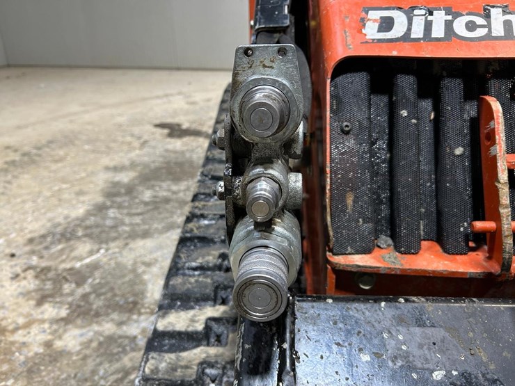 2019-ditch-witch-sk800-image-11