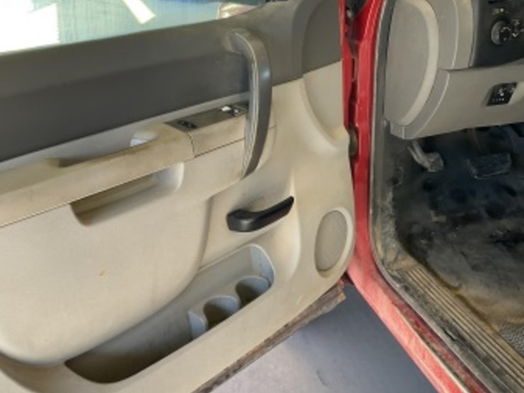 2012-chevrolet-silverado-2500-image-24