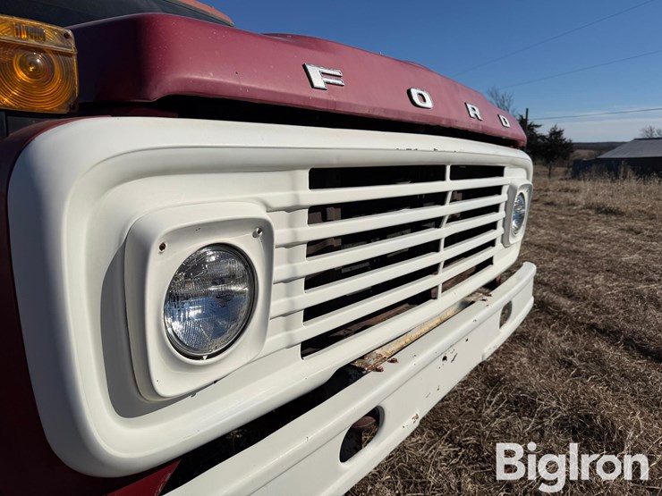 1975-ford-f700-image-13