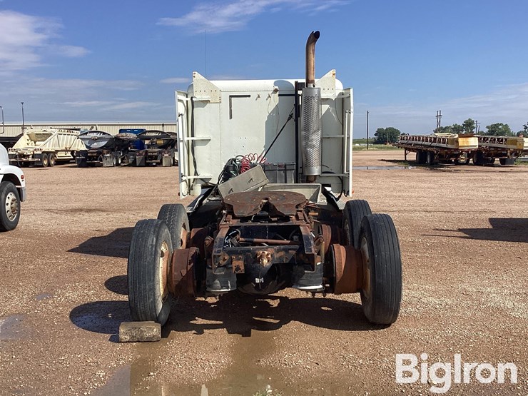 2000-freightliner-fld120-image-6