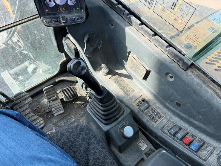 2019-case-cx57c-image-19