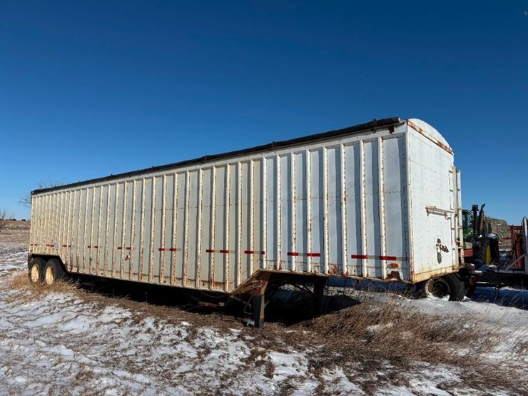 1975-cornhusker-hopper-image-1