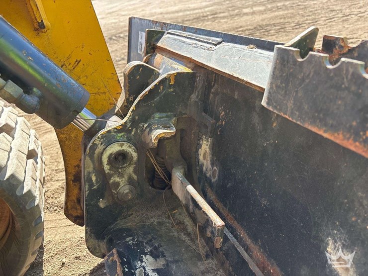 2023-caterpillar-259d3-image-17