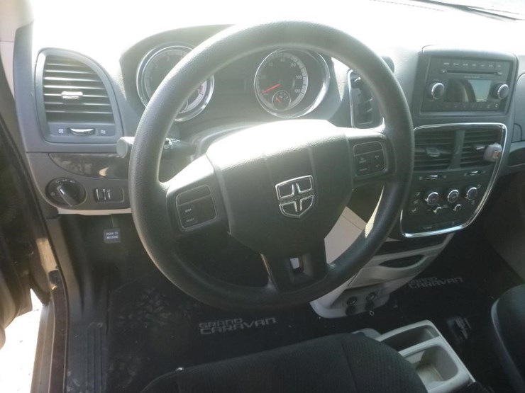 2015-dodge-grand-caravan-image-10