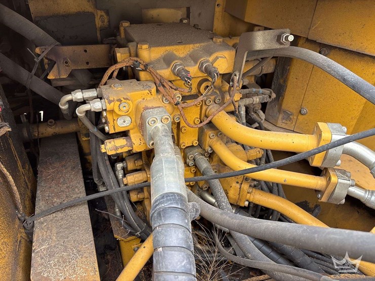 2017-caterpillar-336f-image-17