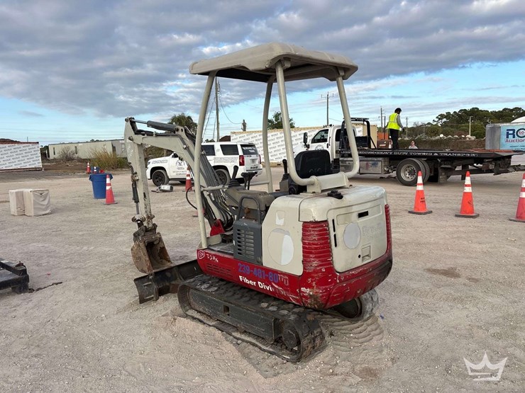 2011-takeuchi-tb016-mini-excavator-image-4