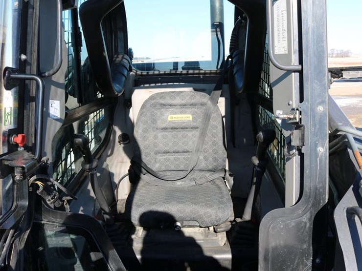 2023-new-holland-c332-image-8