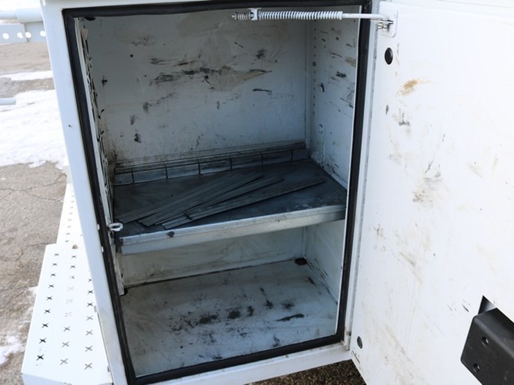 2016-chevrolet-3500-image-21