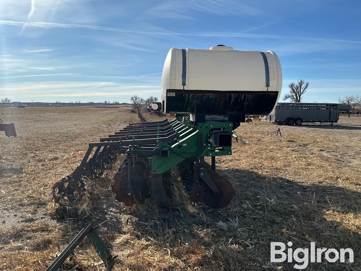 schlagel-8r30-strip-till-image-4