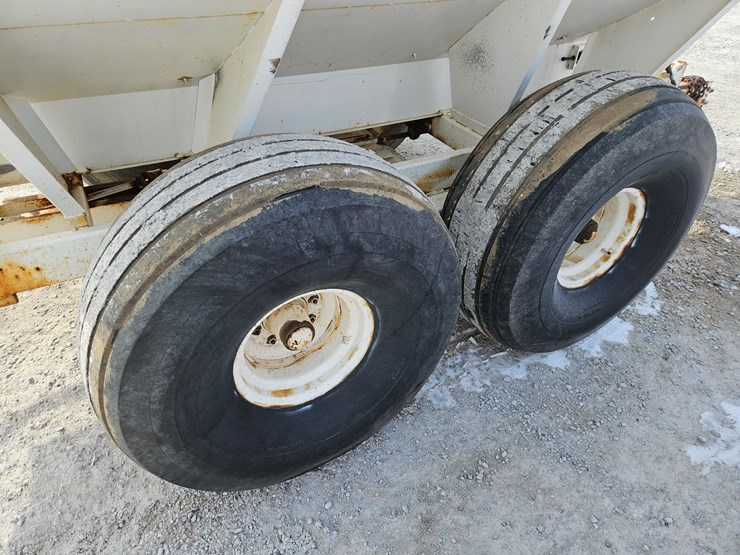 #205094-•-tyler-fertilizer-spreader-image-8