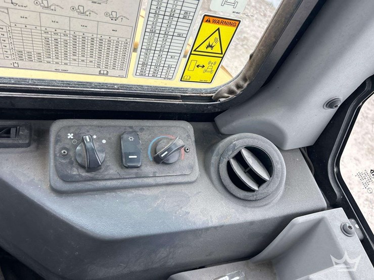 caterpillar-303-image-15