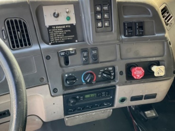 2002-sterling-lt9500-image-28