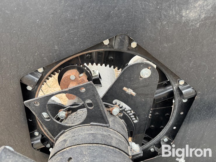 2011-agco-8200-image-13