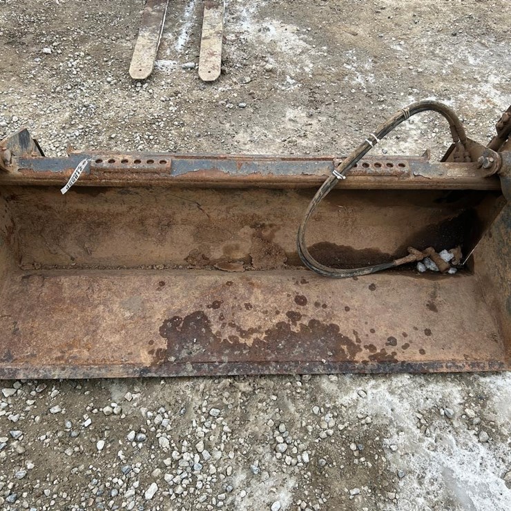 Bobcat 68" Combo Bucket