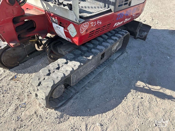 2011-takeuchi-tb016-mini-excavator-image-7