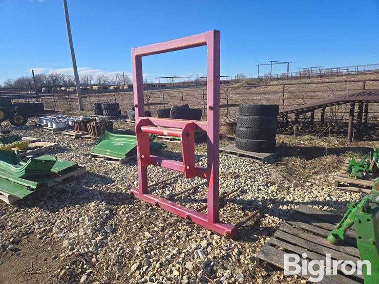 new-holland-742-image-1