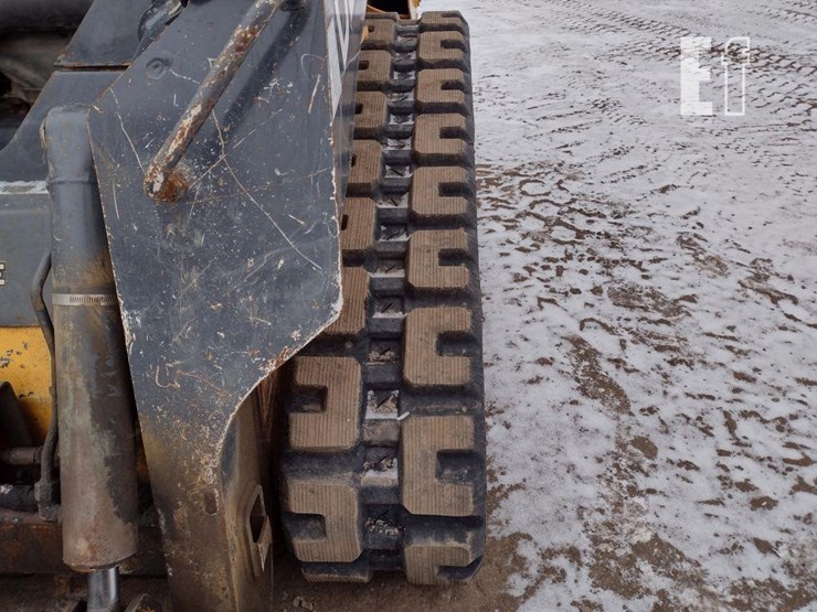 2019-deere-317g-image-26