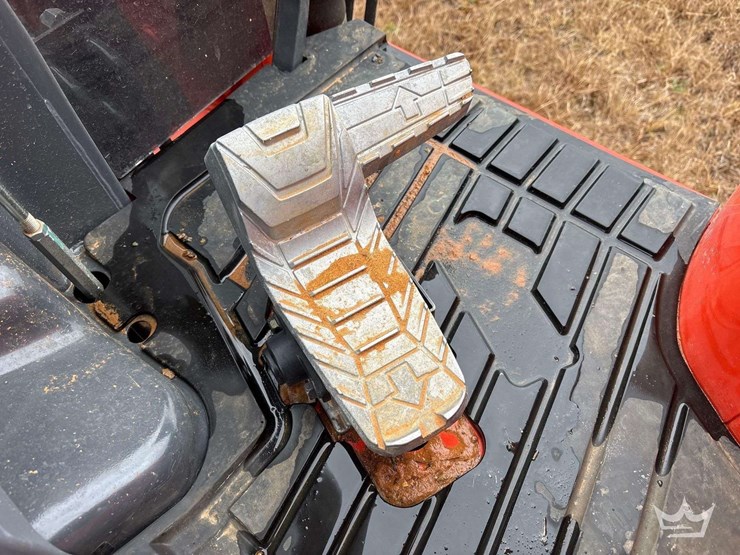 2025-kubota-l4060d-42hp-4wd-utility-loader-tractor-image-32