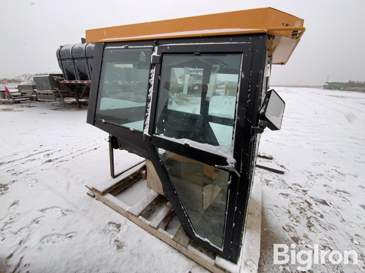 valmet-tractor-cab-&-hood-image-4