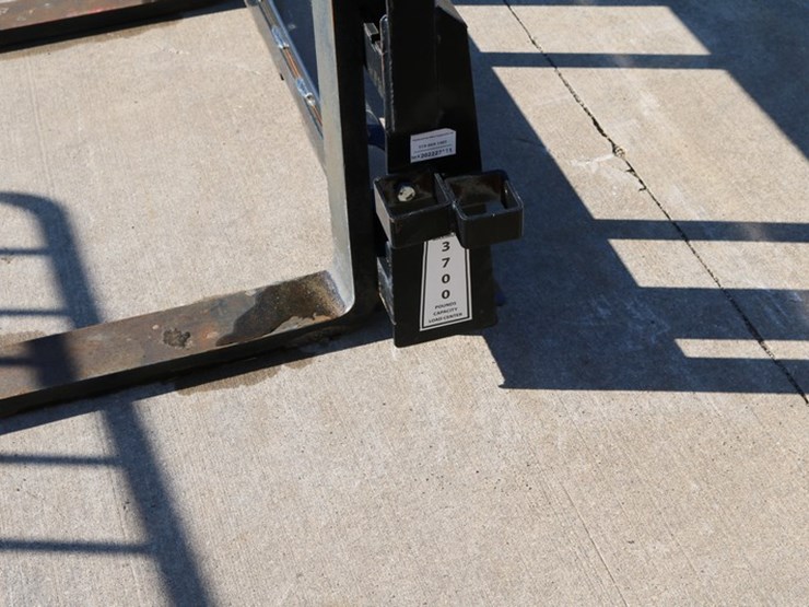 #4165-•-walco-48"-pallet-forks-image-2